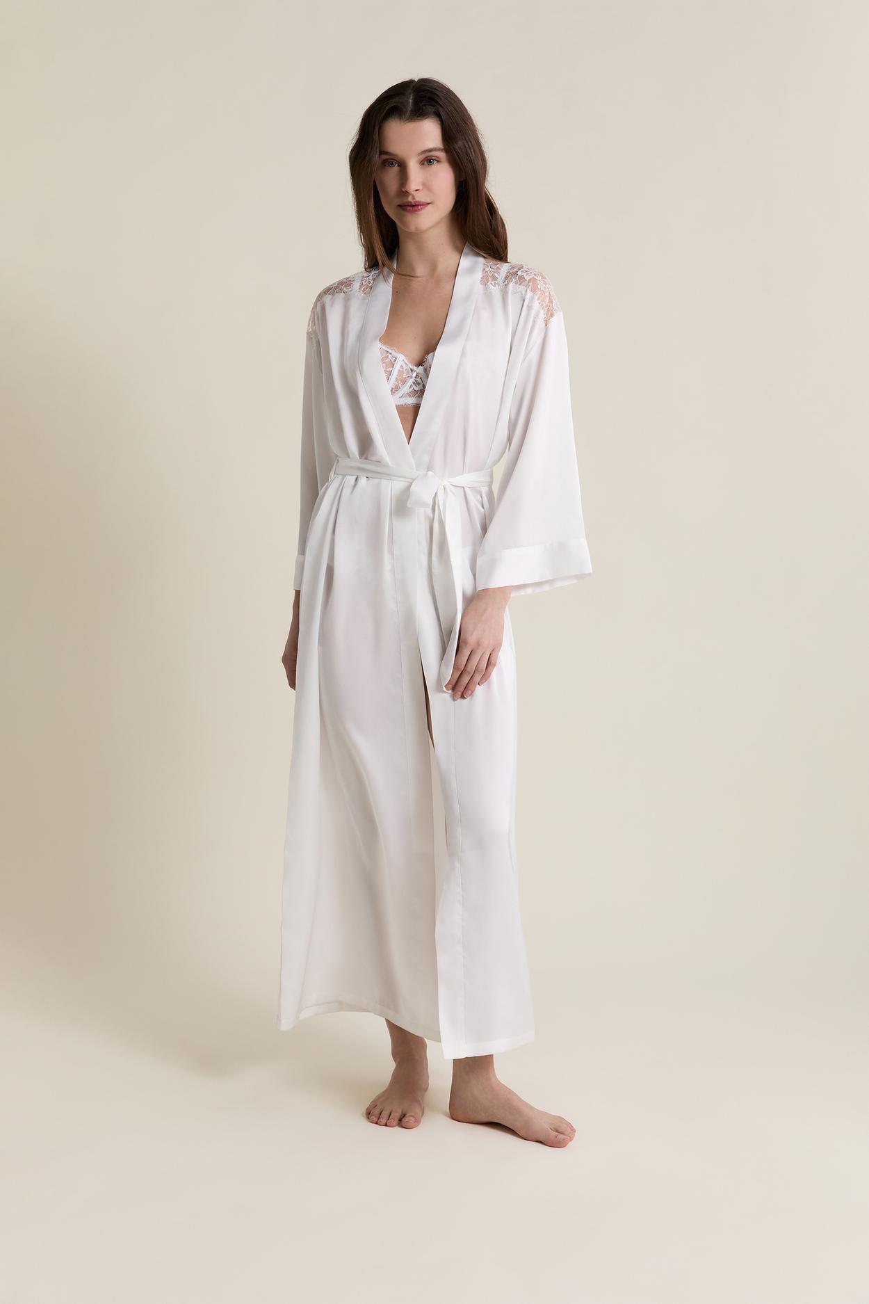 Długi satynowy szlafrok z paskiem