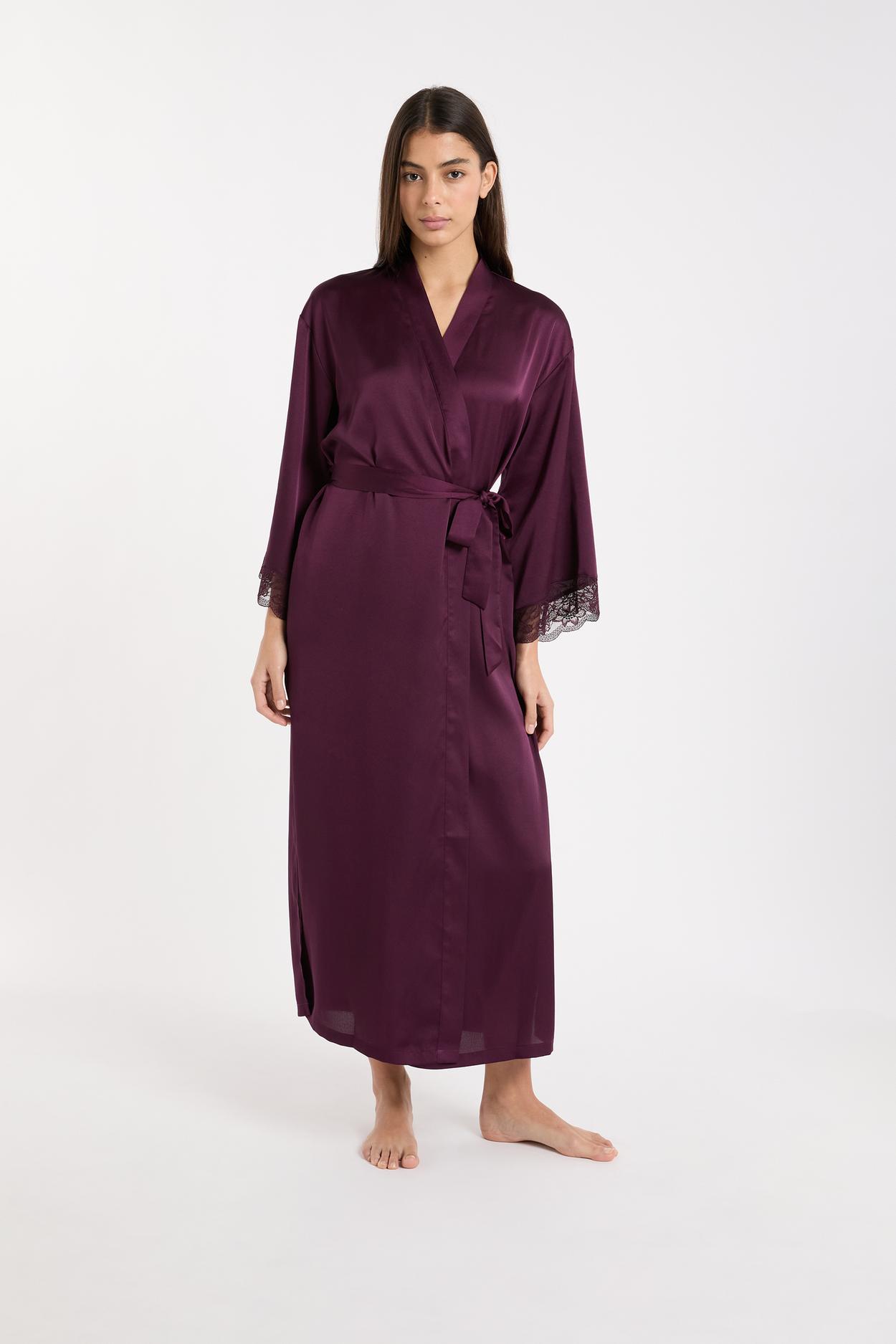 Szlafrok satynowy z detalami koronkowymi