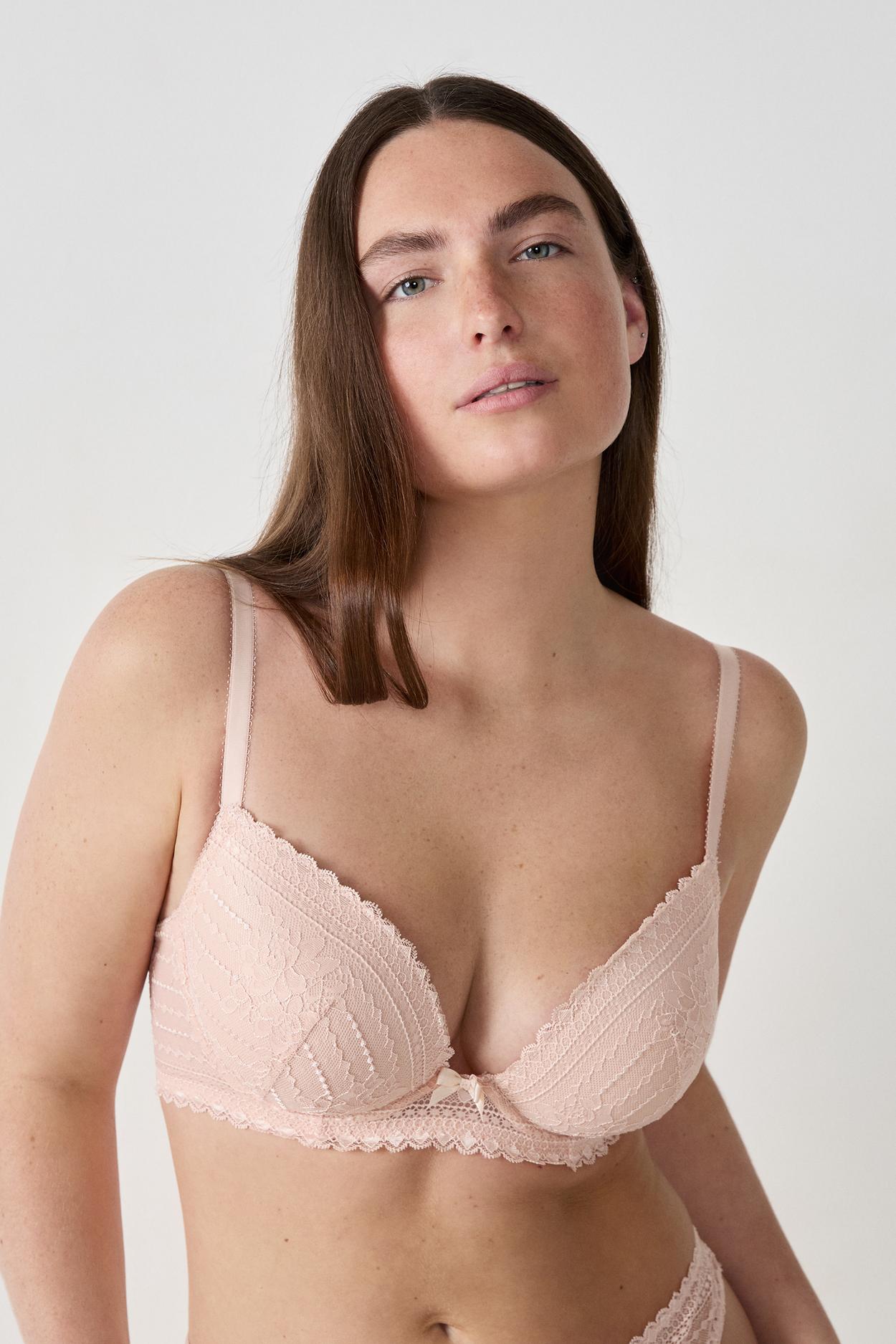 Biustonosz nr 5 - Z lekkim wypełnieniem i głębokim dekoltem