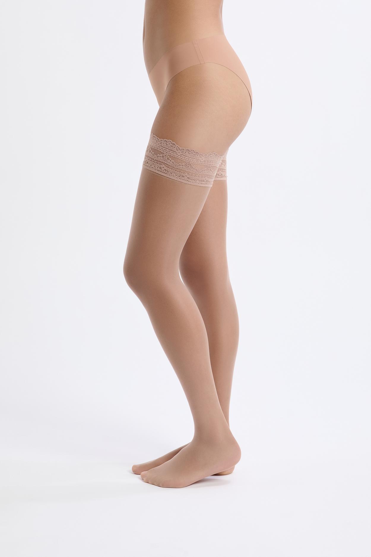 Pończochy z satynowym połyskiem