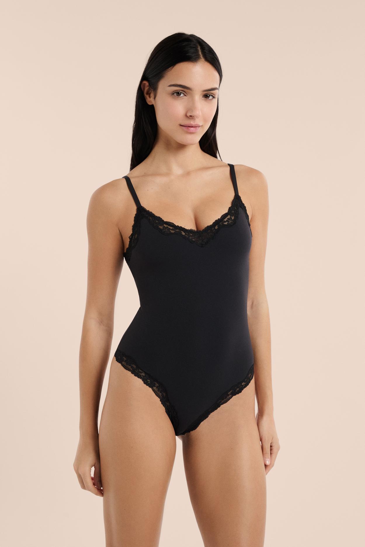 Body z mikrofibry i koronki