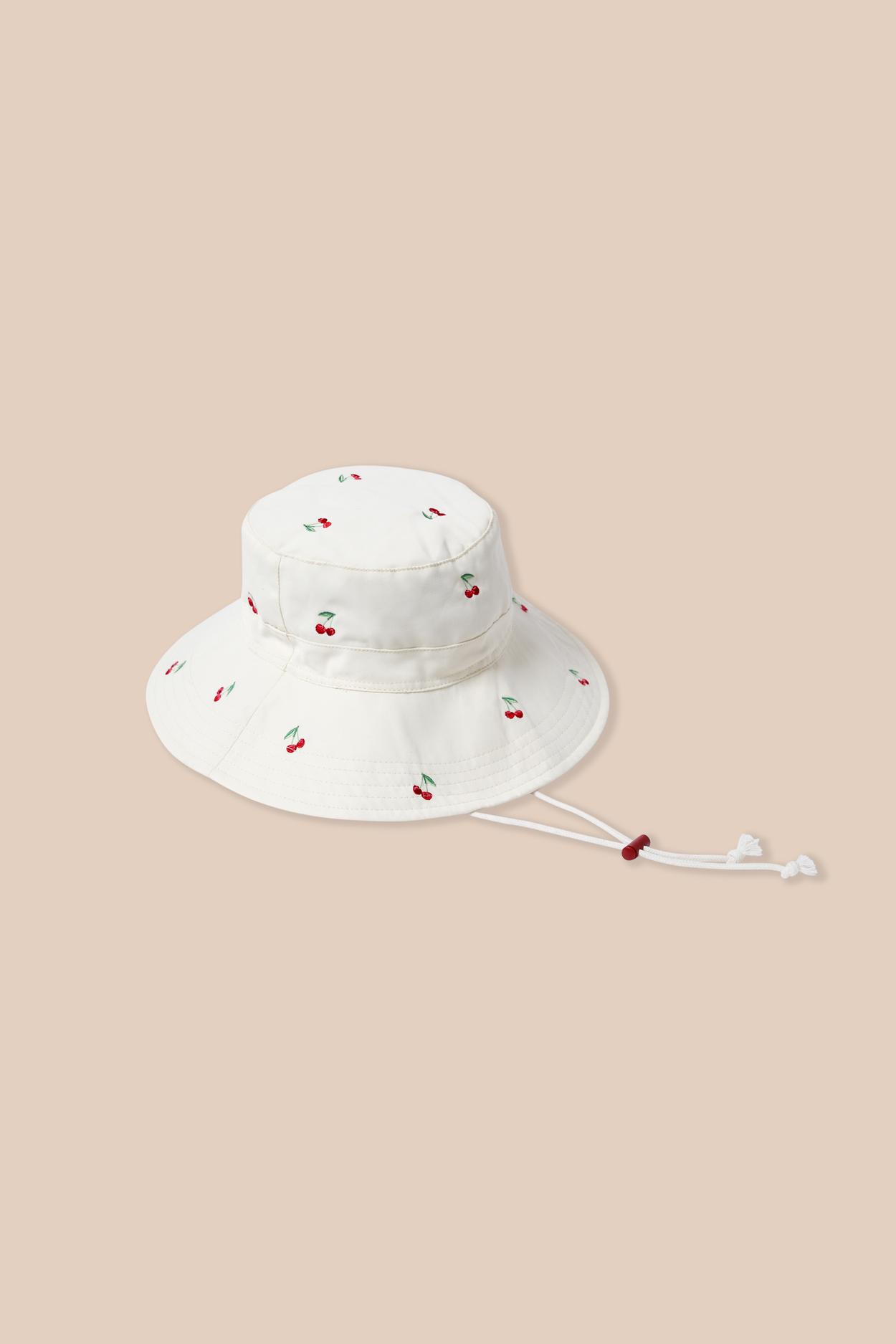 Kapelusz w wiśniowe wzory