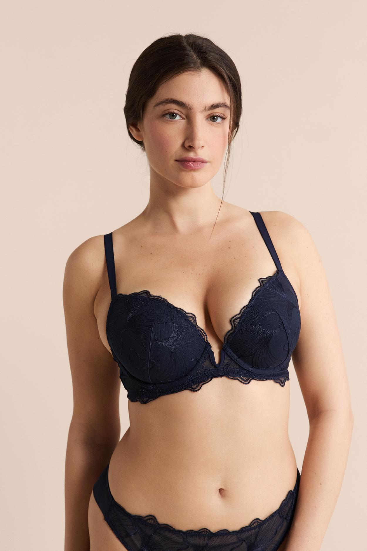 Biustonosz nr 5 -  Cienkie miseczki z głębokim dekoltem