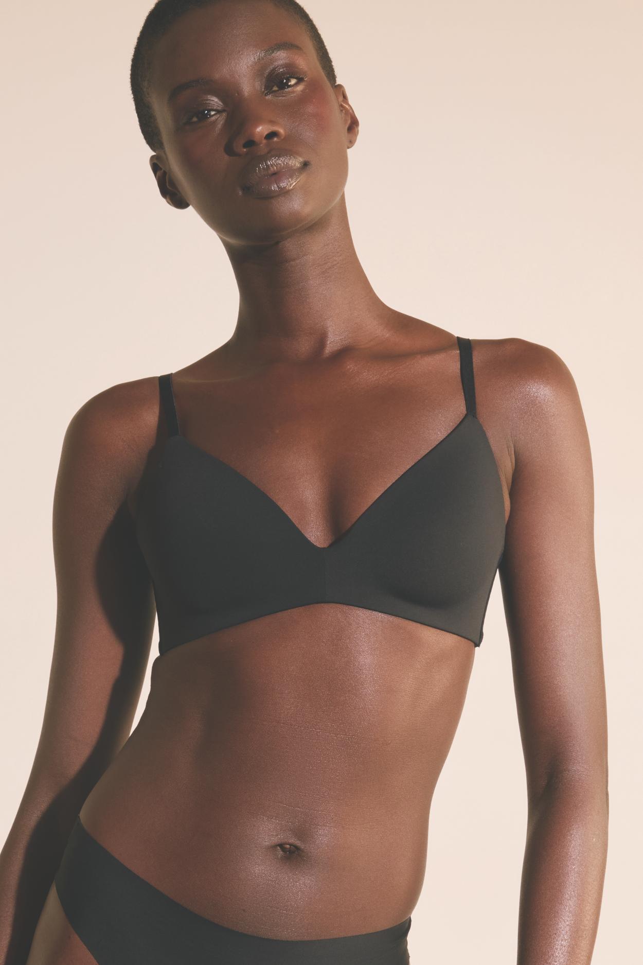 Biustonosz bez fiszbin z mikrofibry