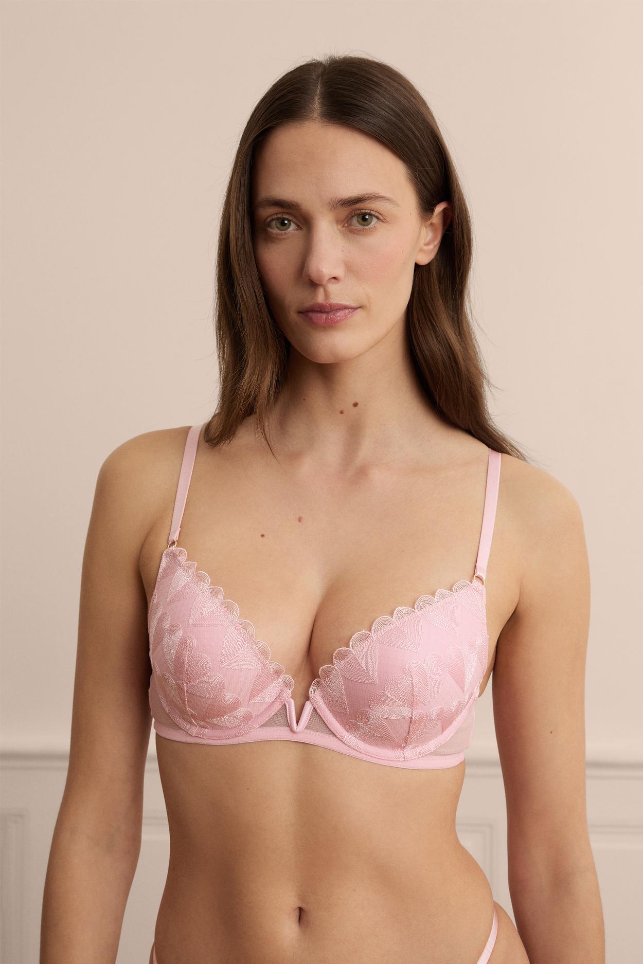 Biustonosz nr 2 - Push-up z głębokim dekoltem z haftem w serduszka