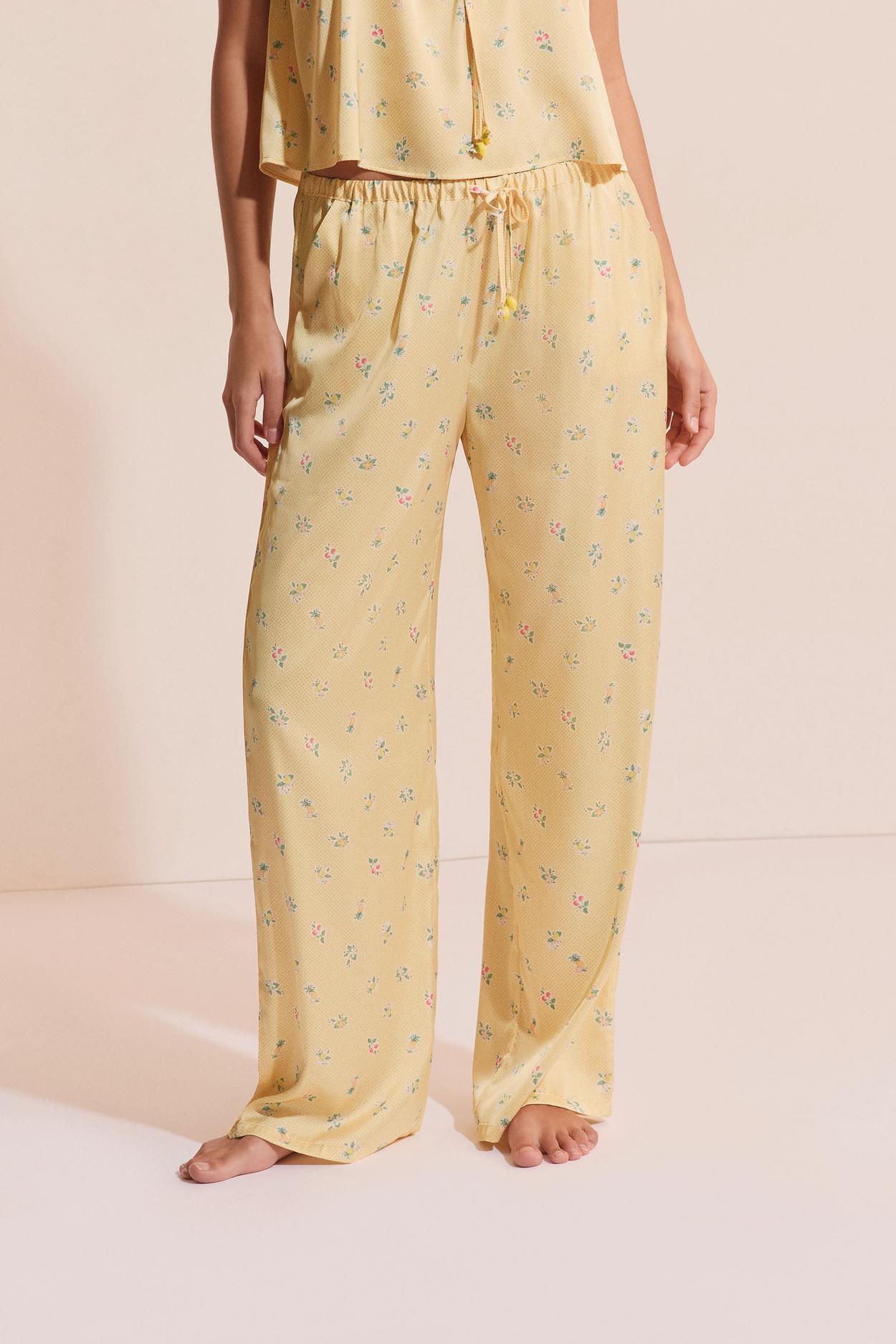 Satynowe spodnie w kwiatowe wzory z zawieszkami