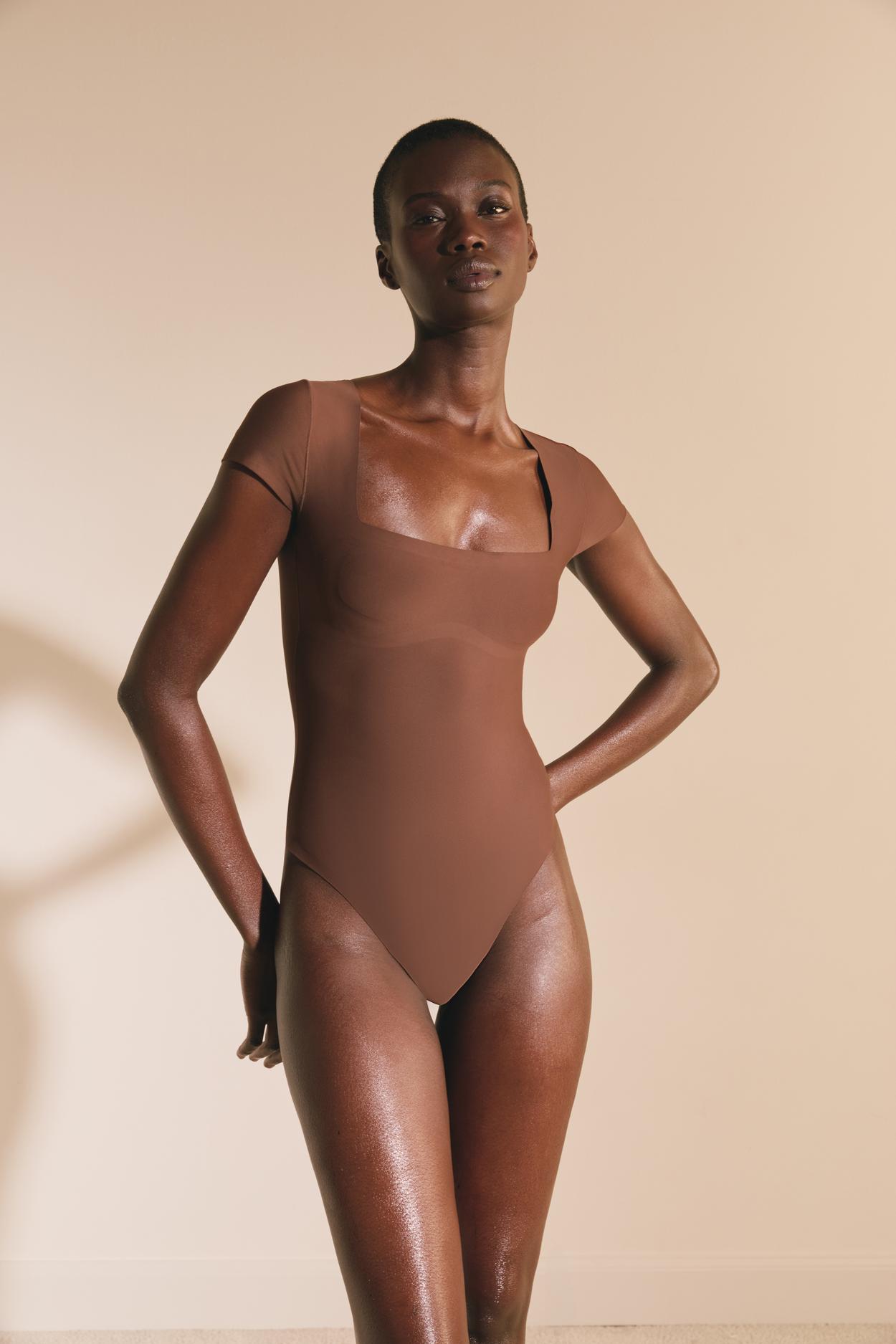 Body z krótkimi rękawami ze zdejmowanymi wkładkami