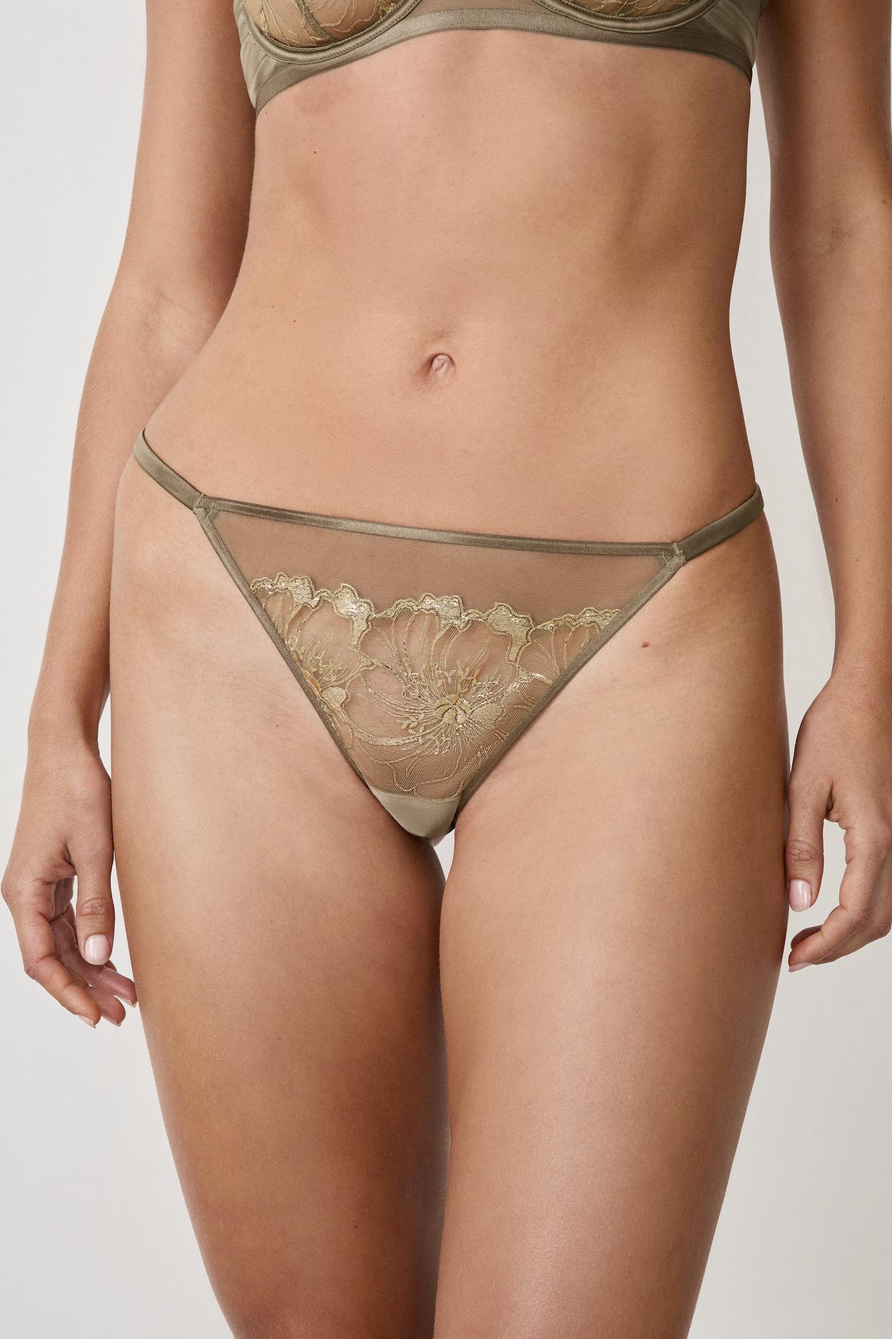 Stringi z haftowanego tiulu