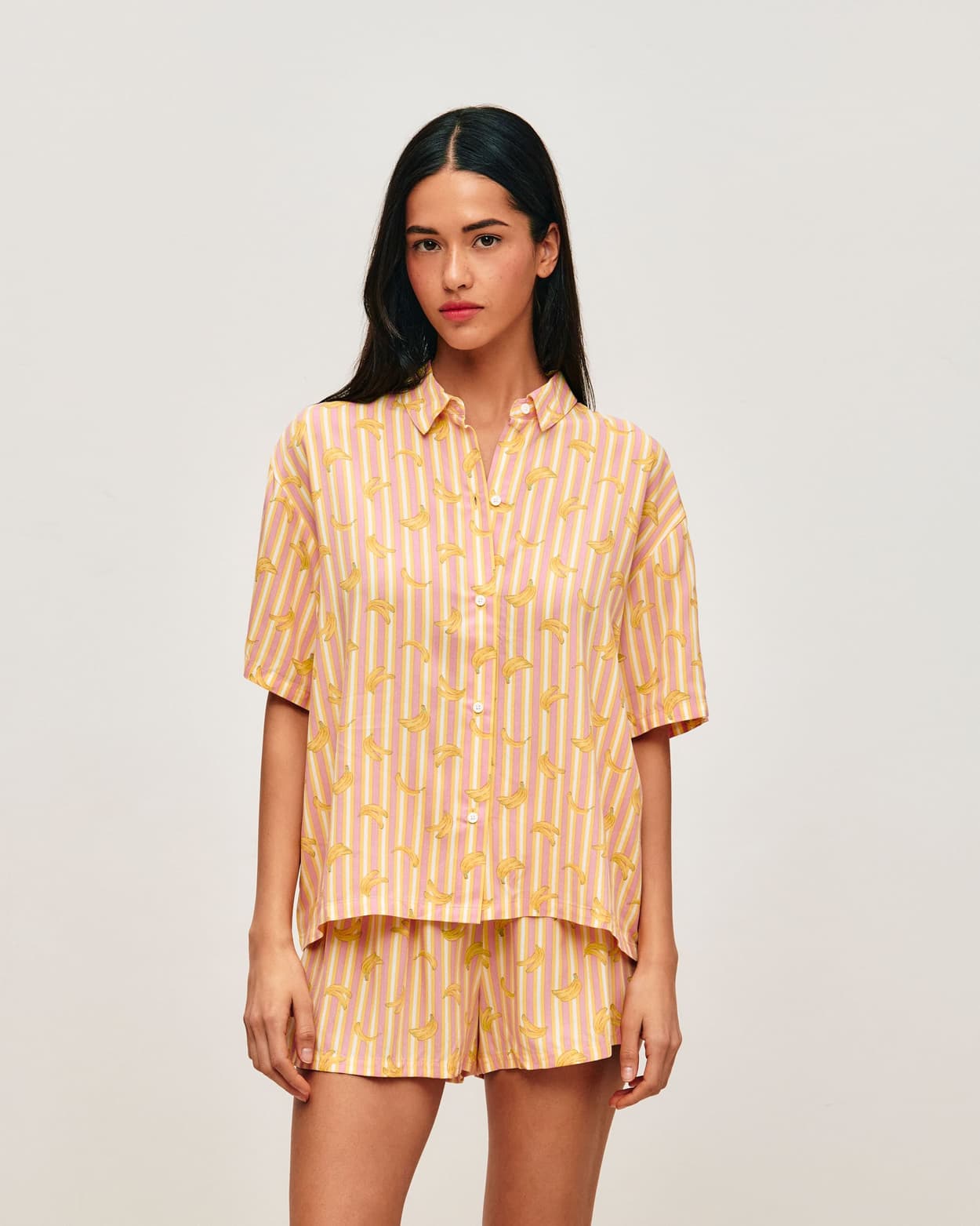 Conjunto de camisa y pantalones cortos a rayas con patrones de plátano - S - Undiz