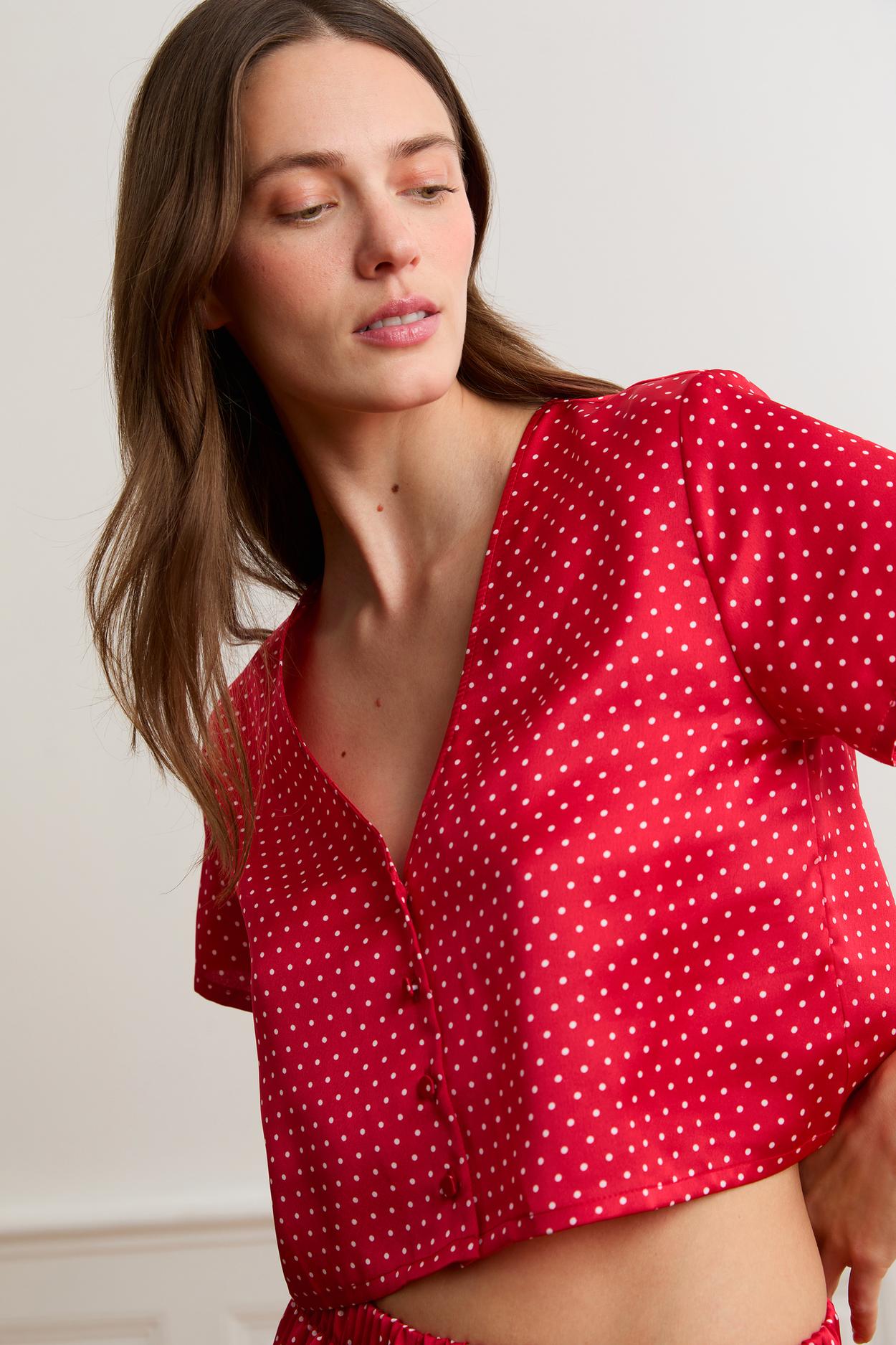 Satynowa góra od piżamy w groszki