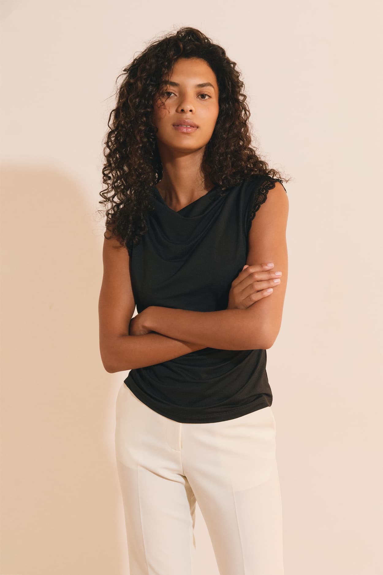 T-shirt sans manches plissé avec détails dentelle - Augustin Ts - XS - Noir - Femme - Etam