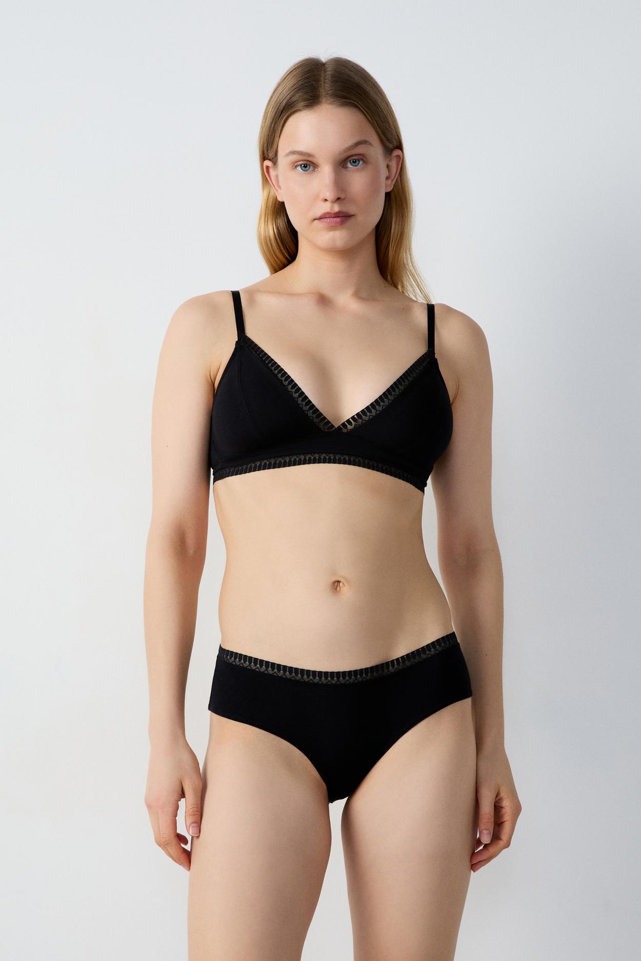 Biustonosz trójkątny bez fiszbin, wyjmowane wkładki