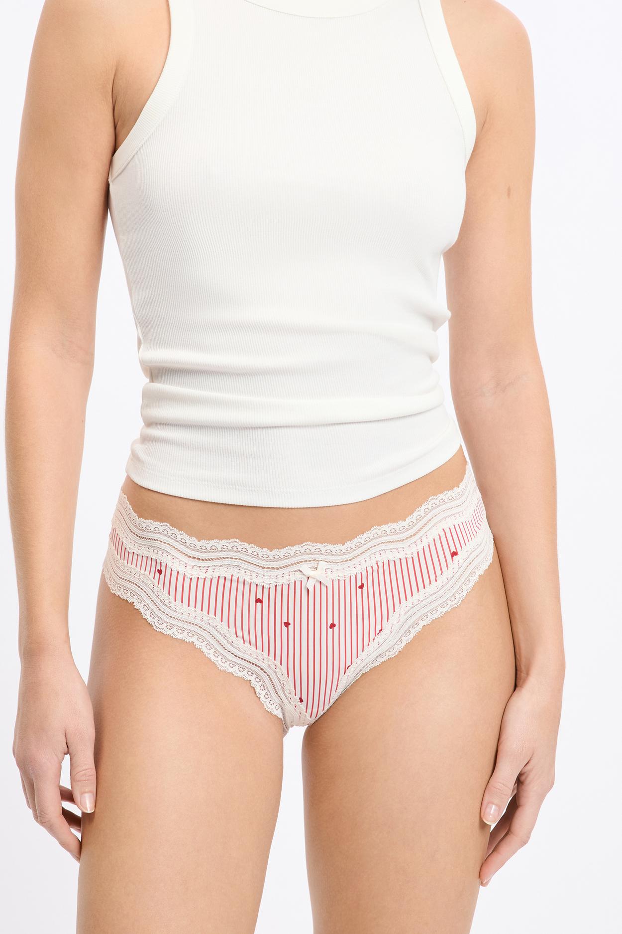 Stringi z koronkowymi brzegami z mikrofibry