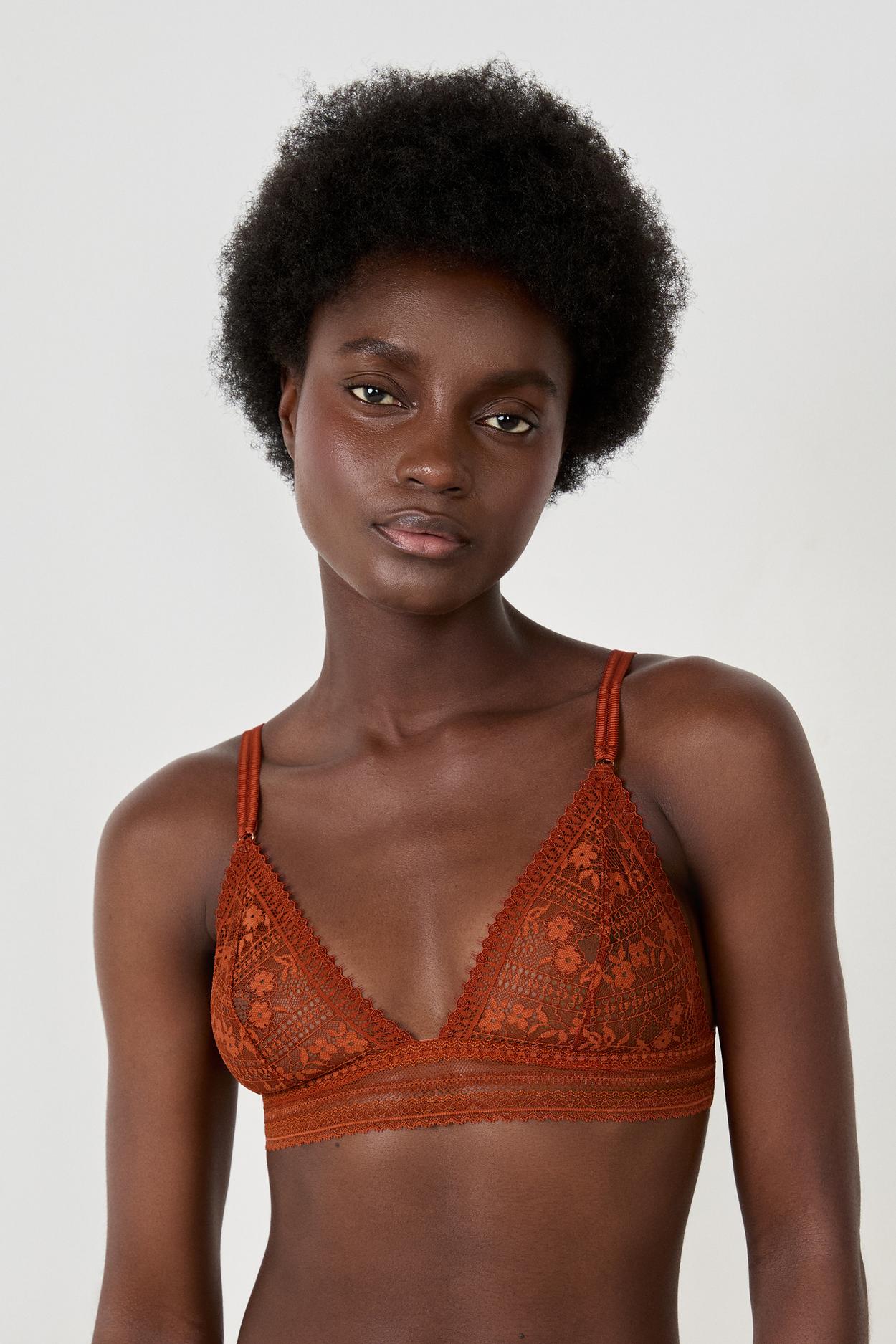 Biustonosz trójkątny bez fiszbin z koronki