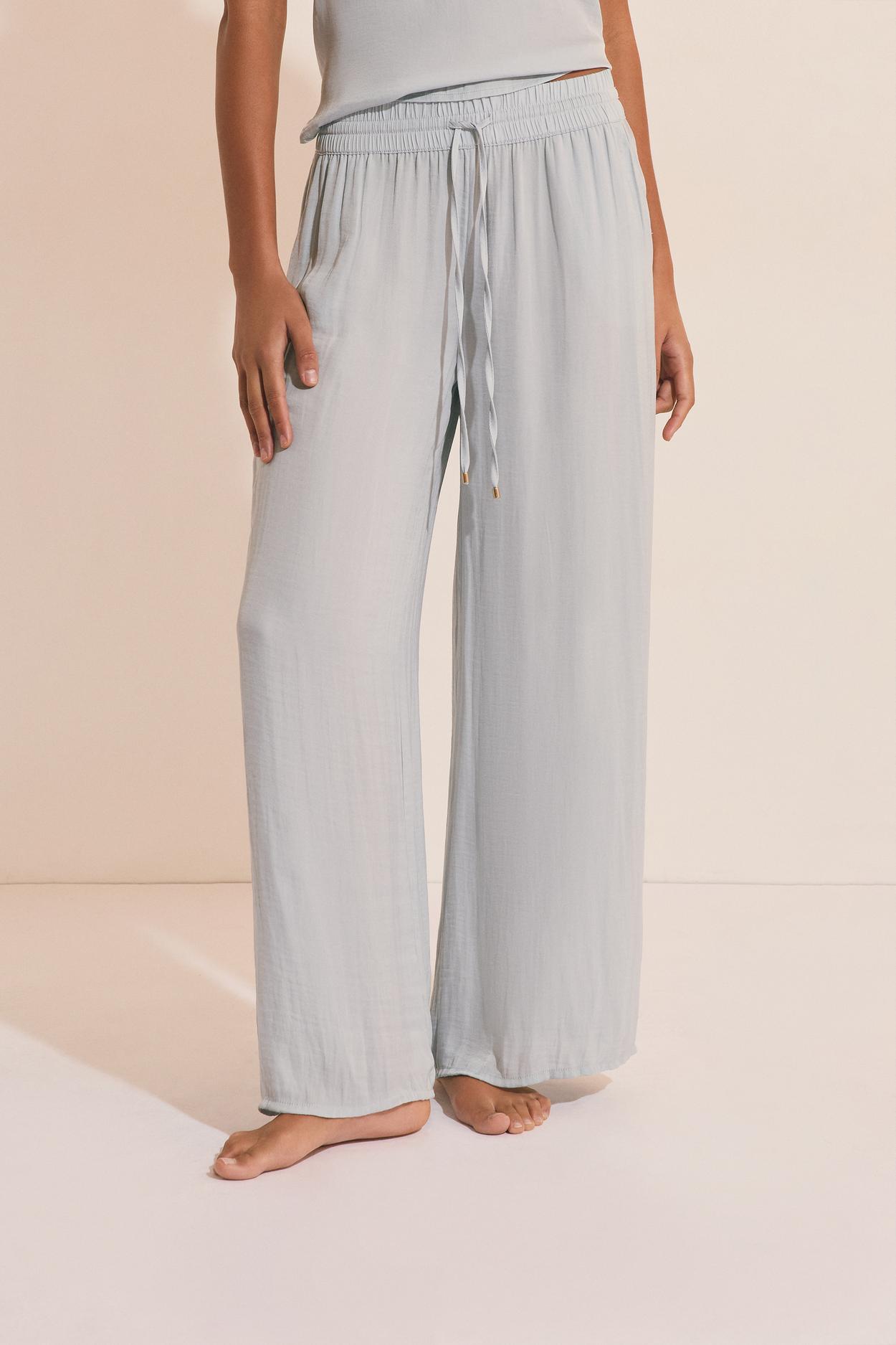 Satynowe spodnie o szerokim kroju