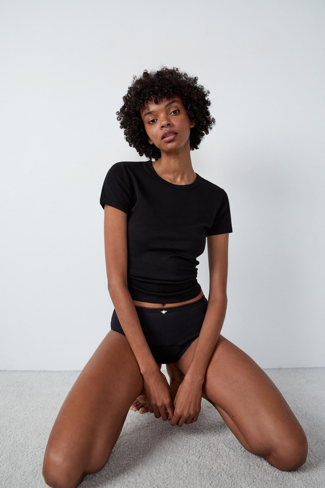 Średnie krwawienie - Majtki menstruacyjne z wysokim stanem z ażurowym wzorem