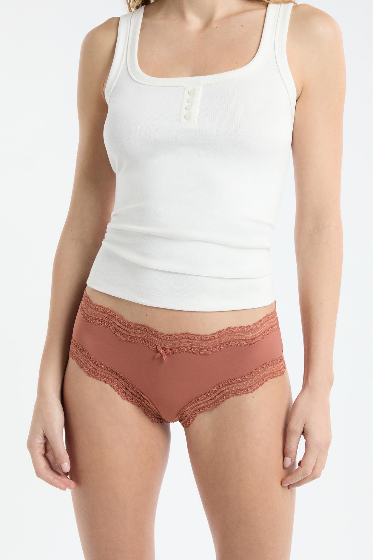 Szorty z koronkowymi brzegami z mikrofibry