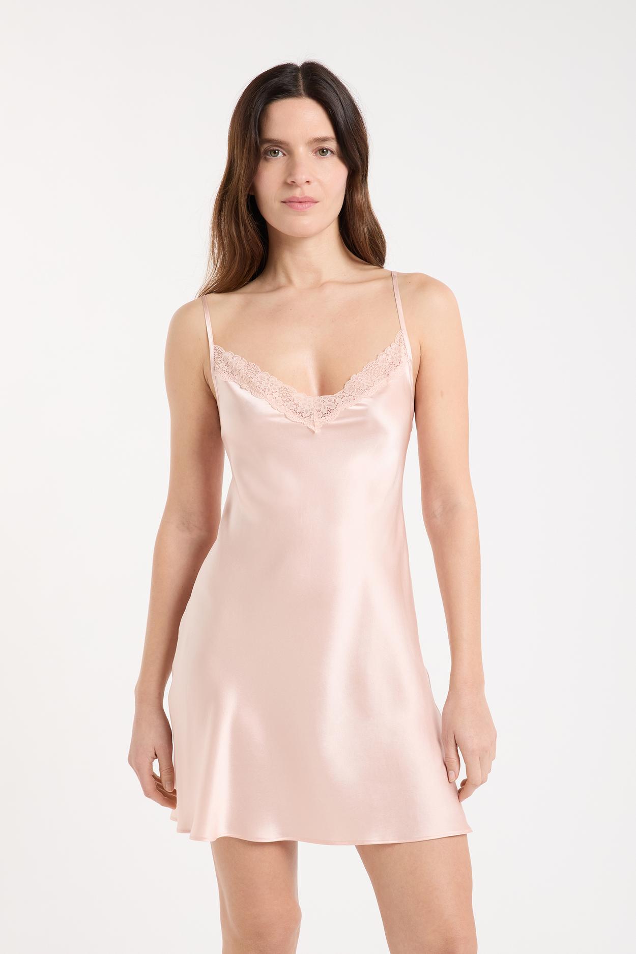 Halka nocna z jedwabiu z detalami koronkowymi