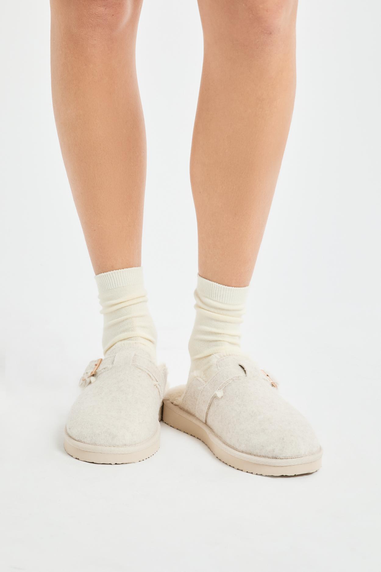 Skarpetki z cienkiej dzianiny