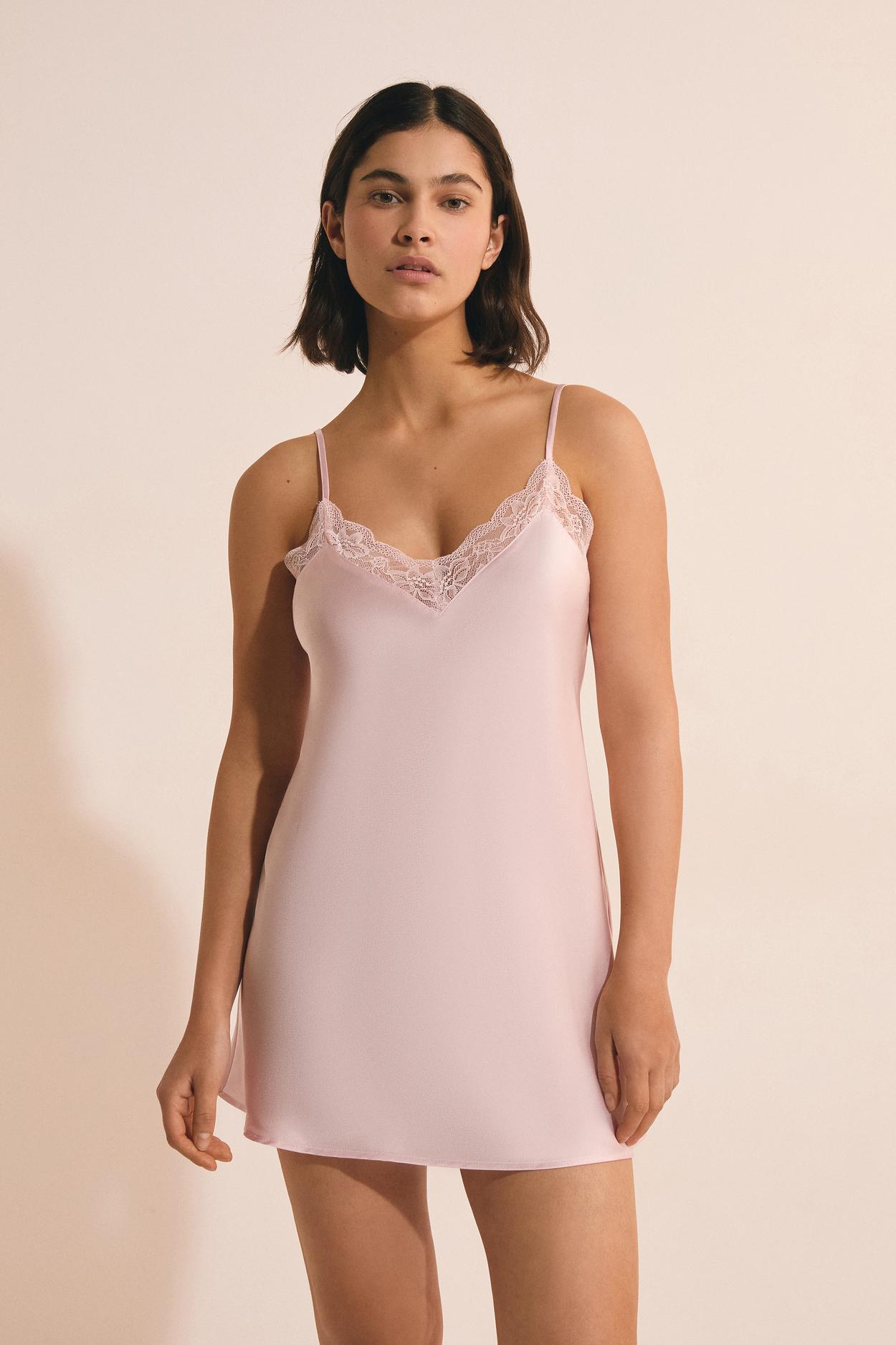 Krótka satynowa koszulka nocna