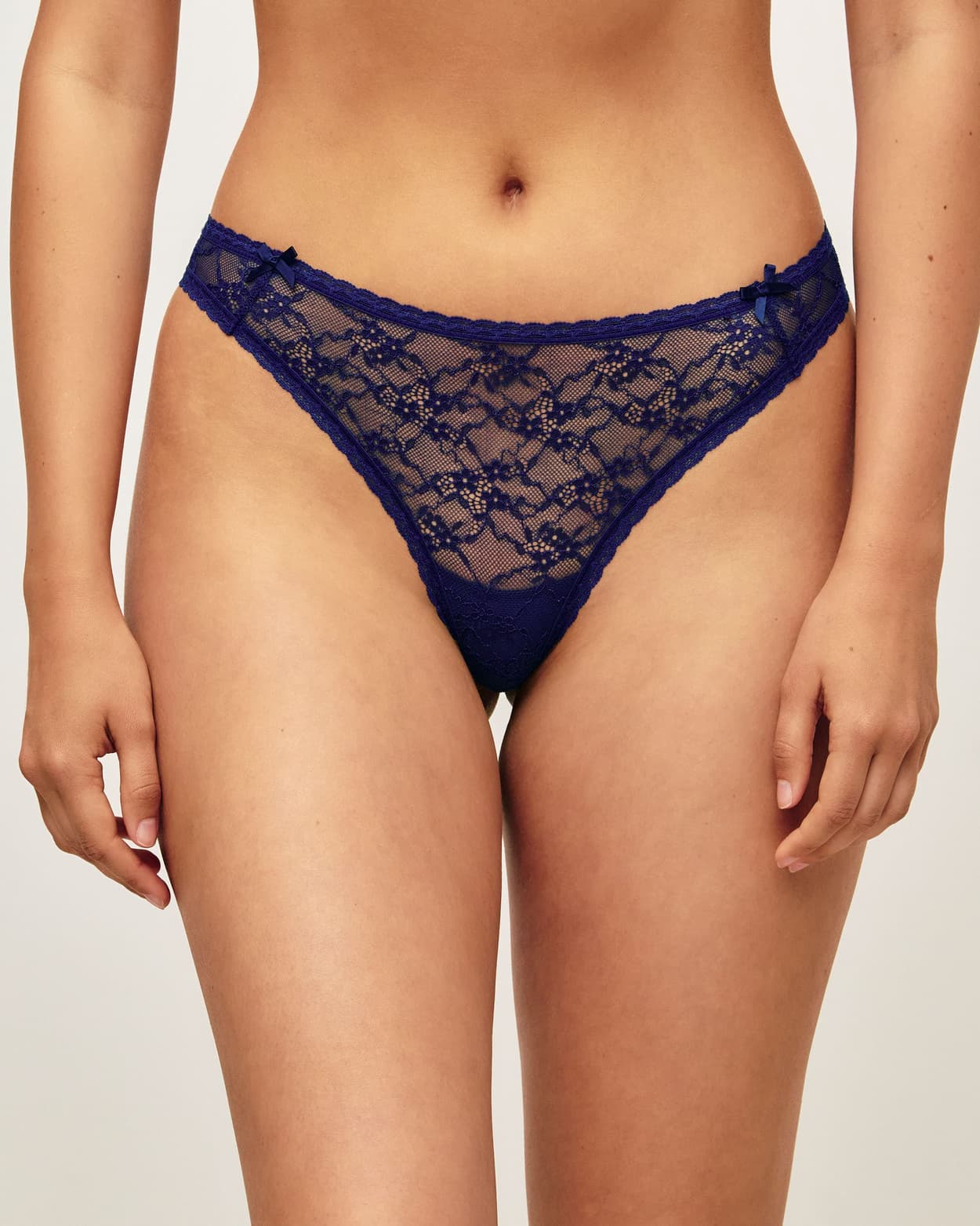 String in bloemenkant met twee kleine strikjes - XL - Undiz