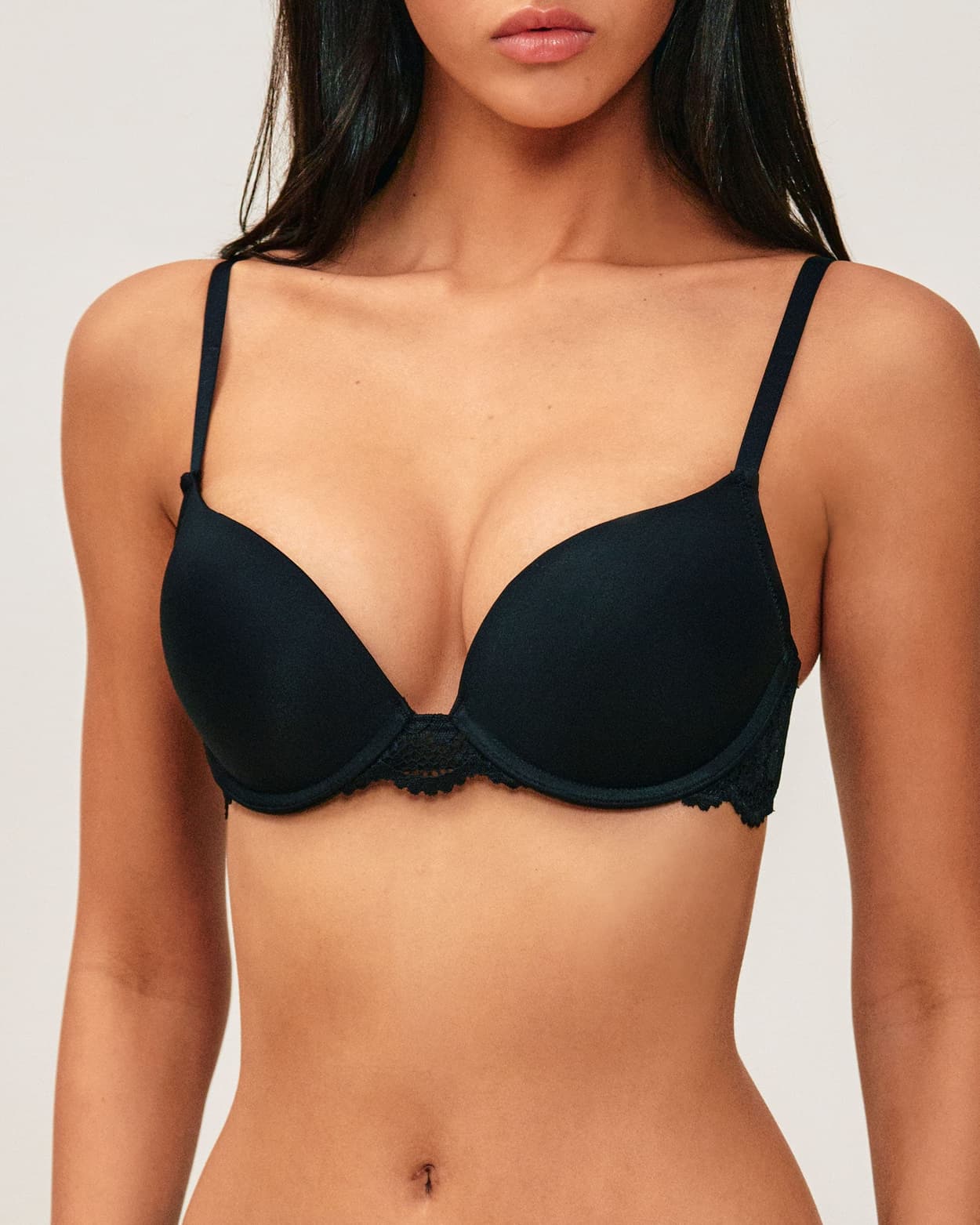 Sujetador ultra push-up con detalles de encaje - 85B - Undiz