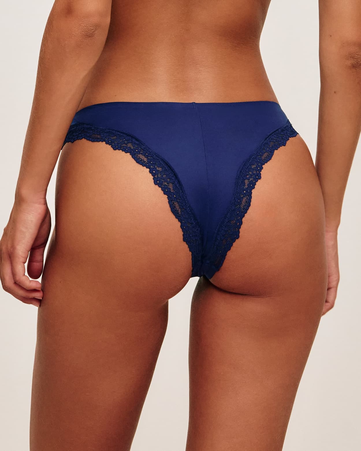 Microfiber en kanten tanga - S - Undiz