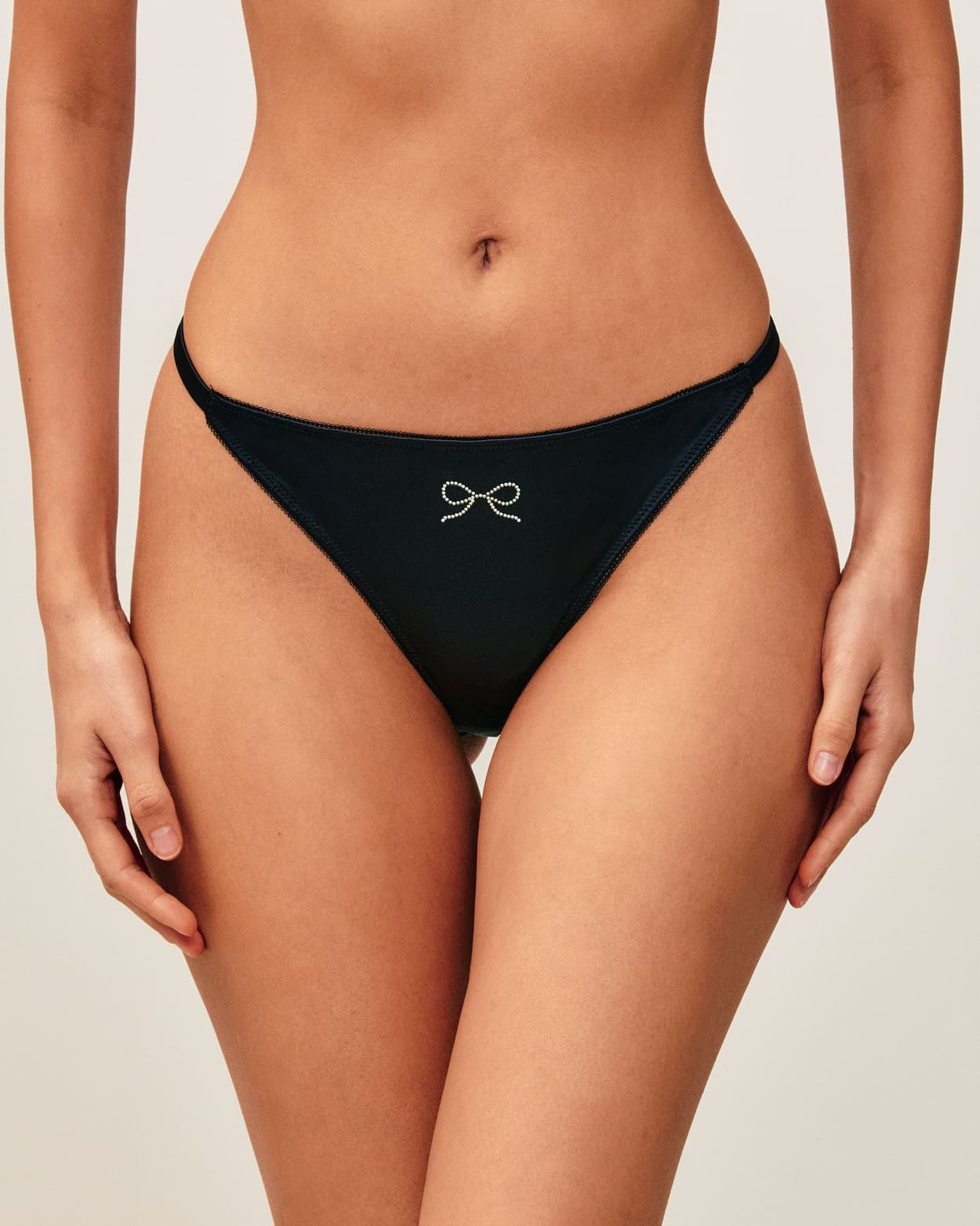 Satin tangas met strass strik - XS - Undiz